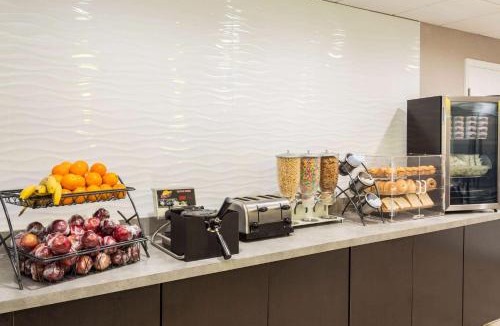 Florida Center Hotel | La Quinta by Wyndham Orlando Universal area - Free Shuttle to Universal