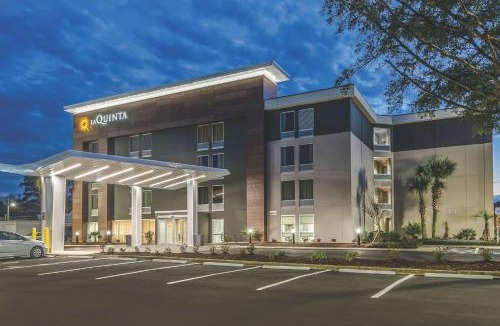 Myrtle Beach Hotel | La Quinta Inn & Suites by Wyndham Myrtle Beach - N Kings Hwy