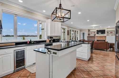 Irmo House | La Ventana Luxe Lake Retreat - Sleeps 16+