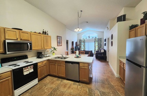 Lake Berkley House | LAKE BERKLEY-(1059LB) - 4BR 3BA Pool Home, 2 Master Suites, gated Resort