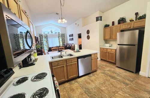 Lake Berkley House | LAKE BERKLEY-(1059LB) - 4BR 3BA Pool Home, 2 Master Suites, gated Resort