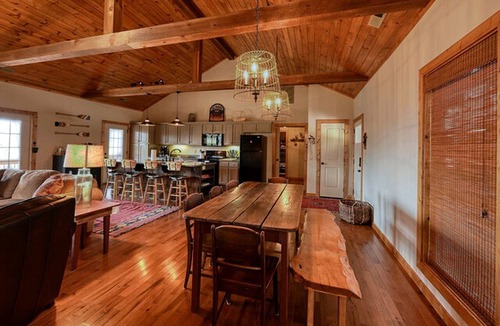 Topton Cabin | Lake Cabin Fully Equipped Ideal for Big Families in Topton, North Carolina