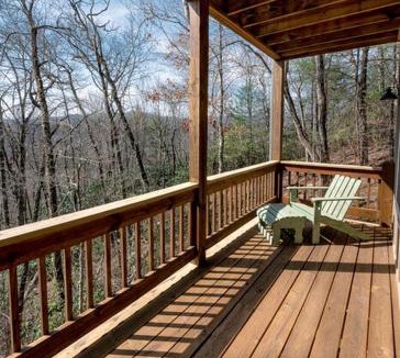Topton House | Lake Cabin Fully Equipped Ideal for Big Families in Topton, North Carolina