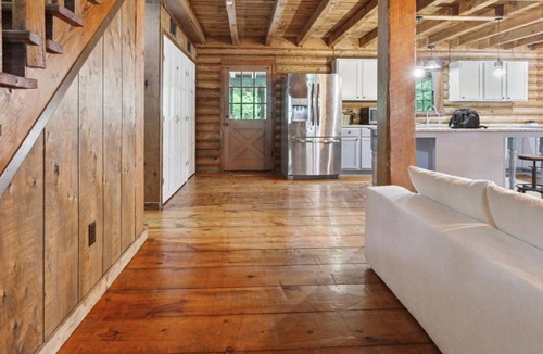 Fleming Cabin | Lake cabin w/pool, soak tub 3 bed/bath near Savannah
