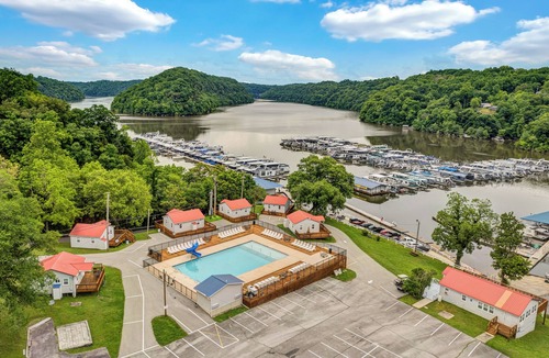 Smithville Cabin | Lake Front Cabin With a Pool and Bar & Grill