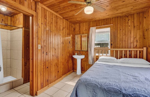 Smithville Cabin | Lake Front Cabin With a Pool and Bar & Grill