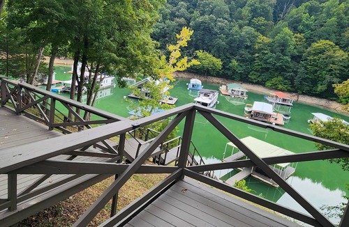 Jacksboro Cottage | Lake front cottage- Covered boat slip-2bdrm in Jacksboro