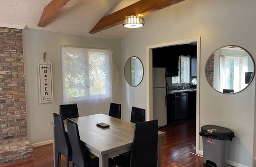 Forest Acres House | LAKE FRONT GUESTHOUSE