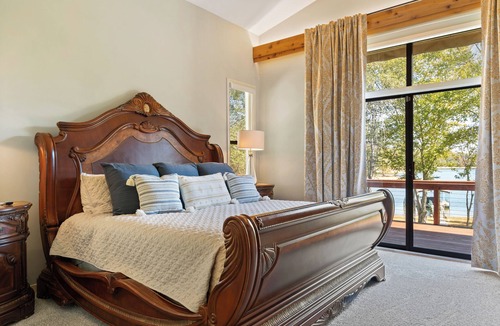 Seneca House | Lake front house near Clemson University