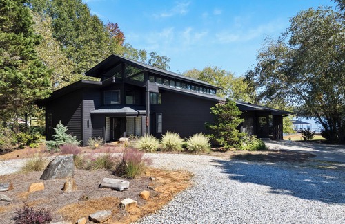 Seneca House | Lake front house near Clemson University
