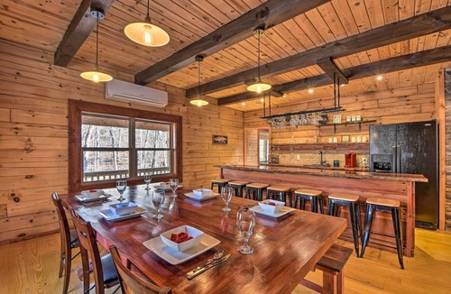 Westminster Cabin | Lake Hartwell Area Cabin w/Community Pool Access!