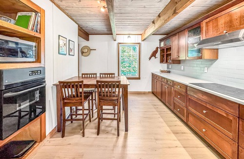 Reed Creek House | Lake Hartwell | Dock + Porch | Sleeps 9