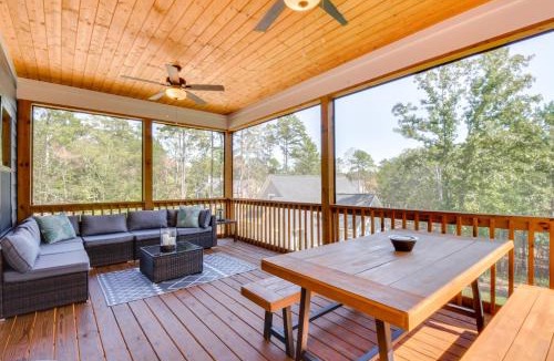 Lavonia House | Lake Hartwell Family Getaway w/Dock & Water Views