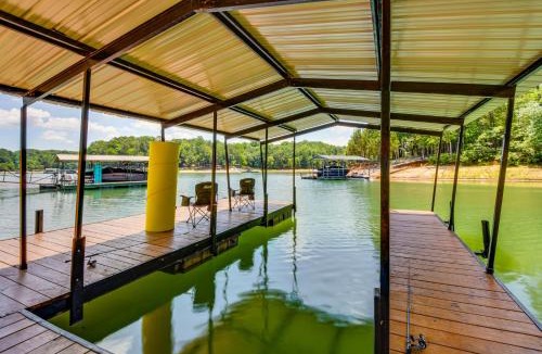 Lavonia House | Lake Hartwell Family Getaway w/Dock & Water Views