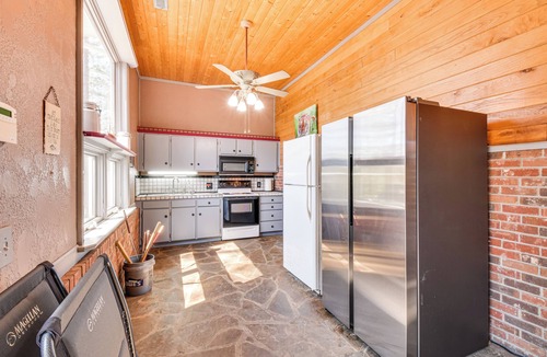 Westminster House | Lake Hartwell Haven w/Boat Dock in Westminster!