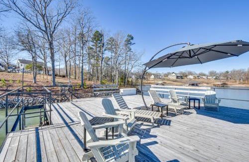 Townville House | Lake Hartwell Home w/Dock + Fire Pit!