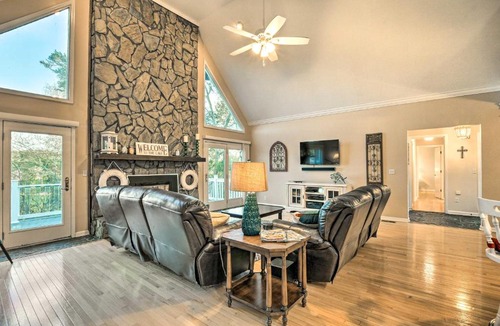 Lavonia House | Lake Hartwell Home w/Private Dock & Hot Tub!