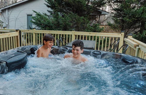 Gumlog House | Lake Hartwell- Hot Tub -Game Rm -Outdoor Movies-Deep Water Double slip dock
