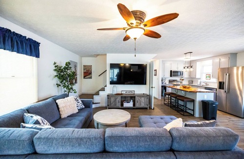 Lavonia House | Lake Hartwell House - Beach Your Boat - Sleeps 12 + Theater & Game Room