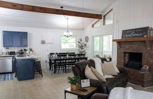 Martin House | Lake Hartwell NEW HOT TUB Paddle boards kayaks, 30 mins to blue ridge mountains!