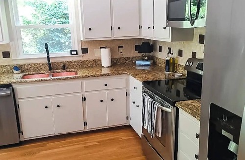 Martin House | Lake Hartwell: Private Pool, Dock, Boats, Dogs, Fire Pit, 1 hr to Clemson or UGA