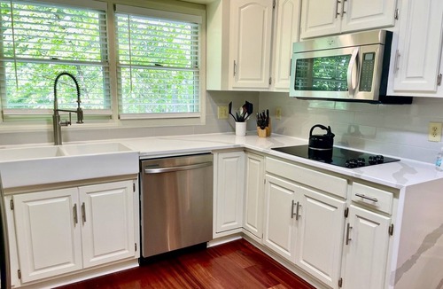 Townville House | Lake Hartwell, SC - 3BR, Sleeps 8, Lake Front, Hot Tub, Game Room!