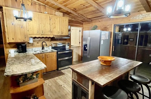 Anderson House | Lake Hartwell Waterfront, Dock, Clemson, Fire Pit, Fenced Yard, Pets & Game Room