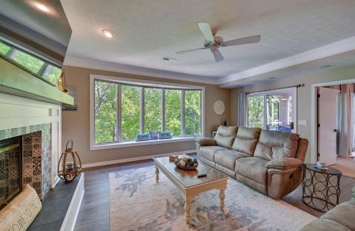Salem House | Lake Keowee Condo: Resort Pools & Lake Access!