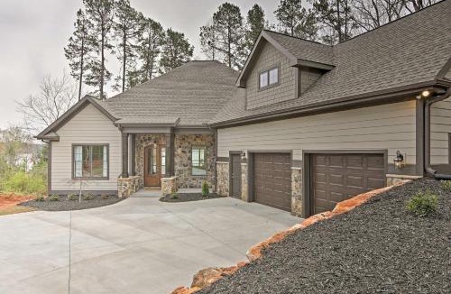 Seneca House | Lake Keowee Home with Balcony & Boat Dock!