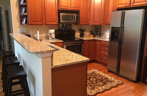 Salem House | Lake Keowee Lake Front with dock- 90 day minimum per HOA