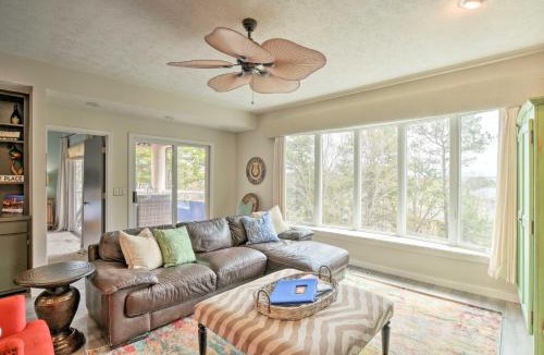 Salem House | Lake Keowee Resort Condo w/Balcony & Pool Access!
