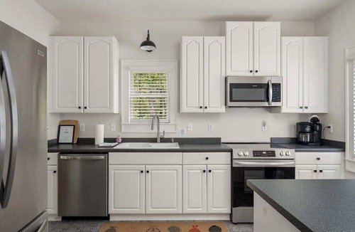 Six Mile House | Lake Keowee Retreat close to Trails & Wineries!