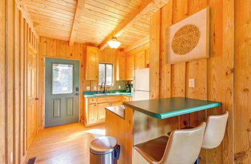 Six Mile Cabin | Lake Keowee Retreat: Idyllic Six Mile Cabin!