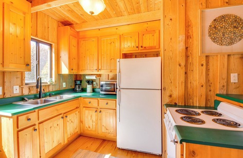 Six Mile Cabin | Lake Keowee Retreat: Idyllic Six Mile Cabin!