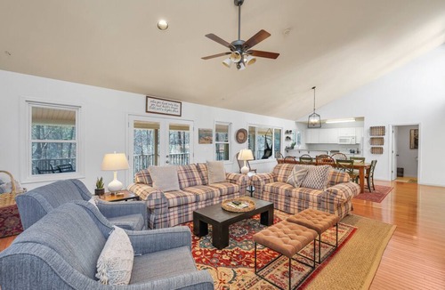 Sunset House | Lake Keowee Retreat Swim Deck Boat Slip Sleeps 12 Pet Friendly