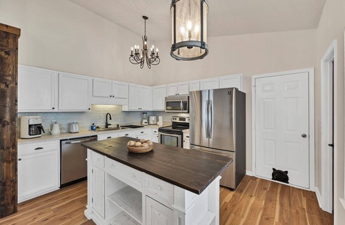 Chapin House | Lake Life Chapin Retreat, Sleeps 7, King Bed