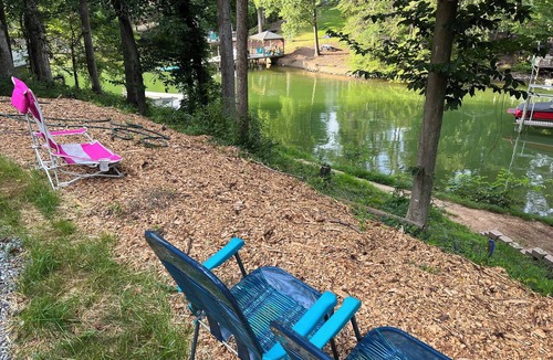 Troutman House | Lake Living's best! "Chillax" with 3brm, 2 Kings and 2-XL twins, 2 bath