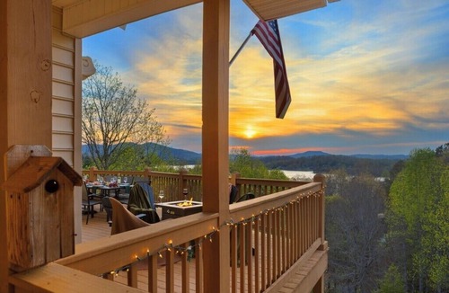 Hiawassee House | Lake & Mountain View's! Hot tub-Grill-Game Rm-Movie Rm-2 Mins To Lake Chatuge