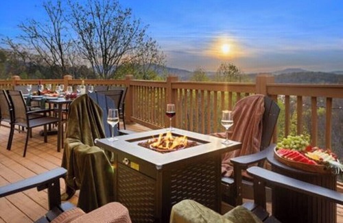 Hiawassee House | Lake & Mountain View's! Hot tub-Grill-Game Rm-Movie Rm-2 Mins To Lake Chatuge