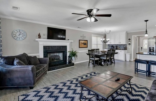 Chapin House | Lake Murray Group Getaway | Sleeps 10 | Kayaks