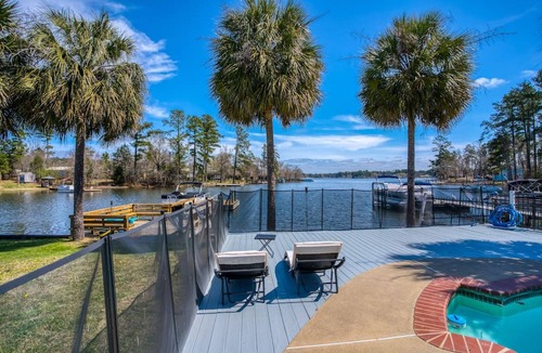 Leesville House | ✵Lake Murray | Lakeshore Lodge ✵ Waterfront + Pool