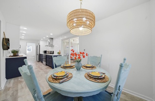 Leesville House | Lake Murray retreat set on a point with deep water - Bring your boat.