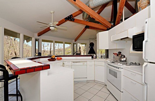 Topton Cabin | Lake Nantahala Lakefront Treehouse with private dock and hot tub.