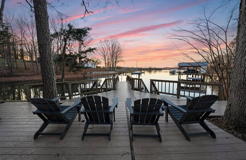 Denver House | Lake Norman Estate Hot Tub + Fire Pit + Movie Theater | Lion Manor