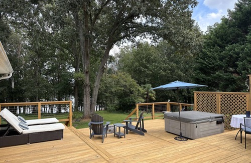 Anderson House | Lake Retreat House