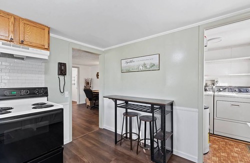 Waterloo Apartment | Lake View in Waterloonn
