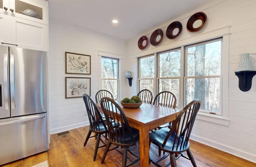 Mirror Lake Cabin | Lake Views, a Pool Table, and a Porch Swing. The Perfect Mountain Trip | Lakeview Hideaway
