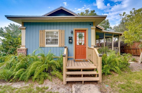 Lake Wales House | Lake Wales Vacation Rental w/Screened-In Porch!