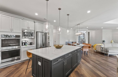 Dixie - Berryhill House | Lake Wylie Lakefront | Hot Tub+Firepit | CLT, 20m to CLT