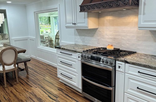 Terrell House | LAKEFRONT GARDEN COTTAGE- beach, screened porch, dock, private, amazing views